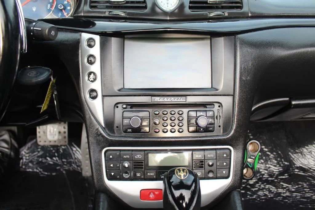 Used 2011 Maserati GranTurismo Convertible RWD image 32