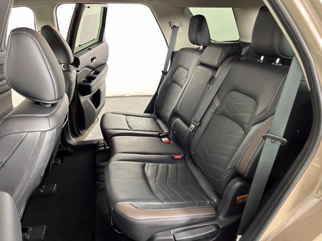 Used 2023 Nissan Pathfinder Platinum w/ Cargo Package AWD/4WD image 46