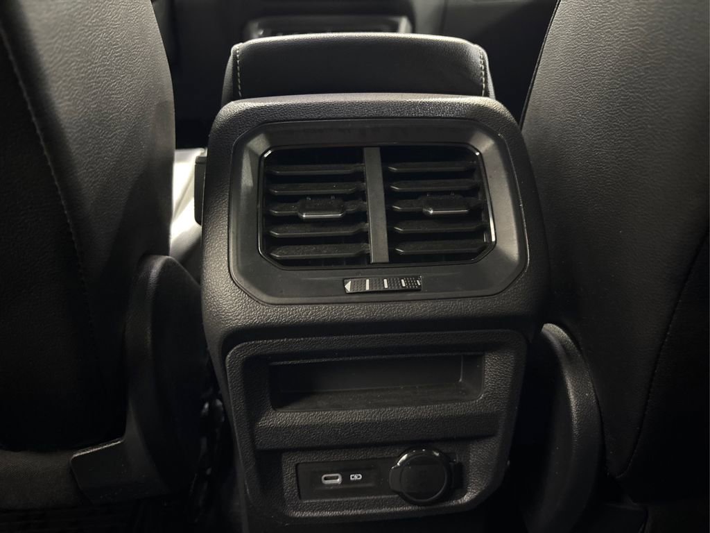 Used 2022 Volkswagen Tiguan SE R-Line image 32