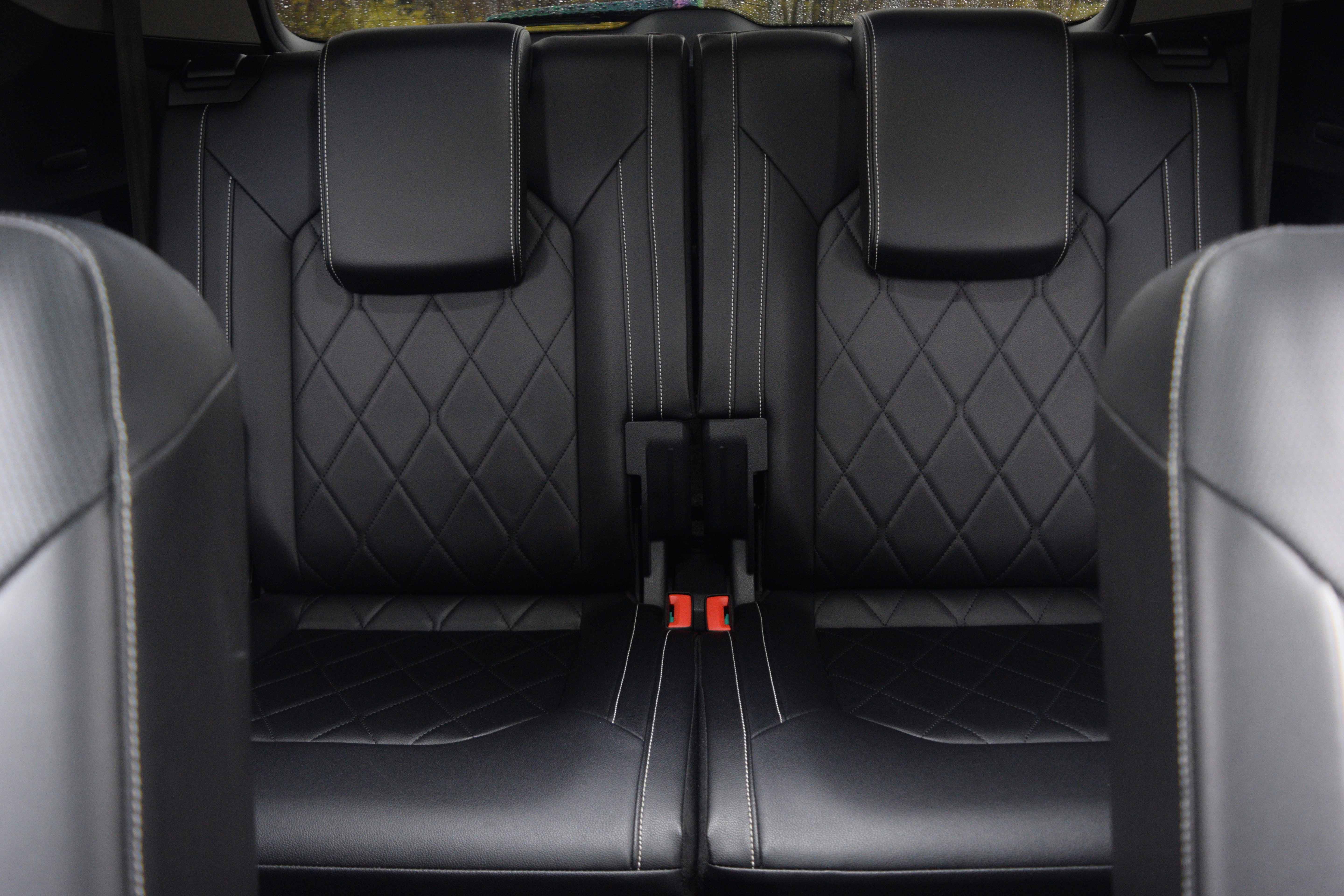 Used 2024 Volkswagen Atlas SEL Premium R-Line image 19