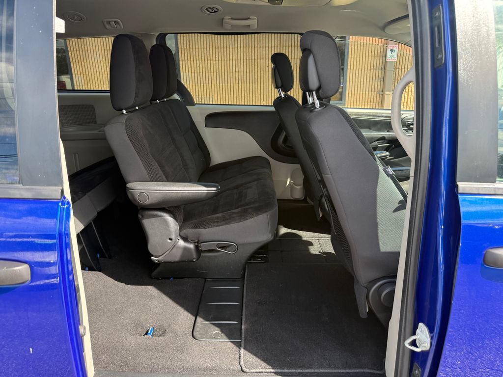 Used 2019 Dodge Grand Caravan SE FWD image 14