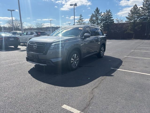 Certified 2025 Nissan Pathfinder SL w/ Black Appearance Package image 3