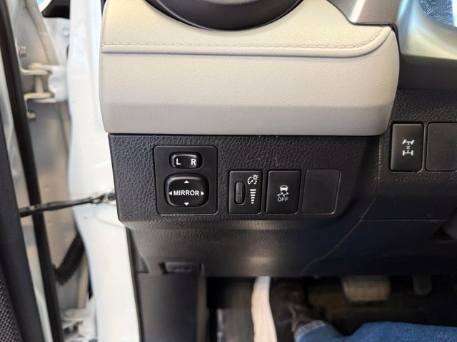 Used 2015 Toyota RAV4 LE AWD/4WD image 19