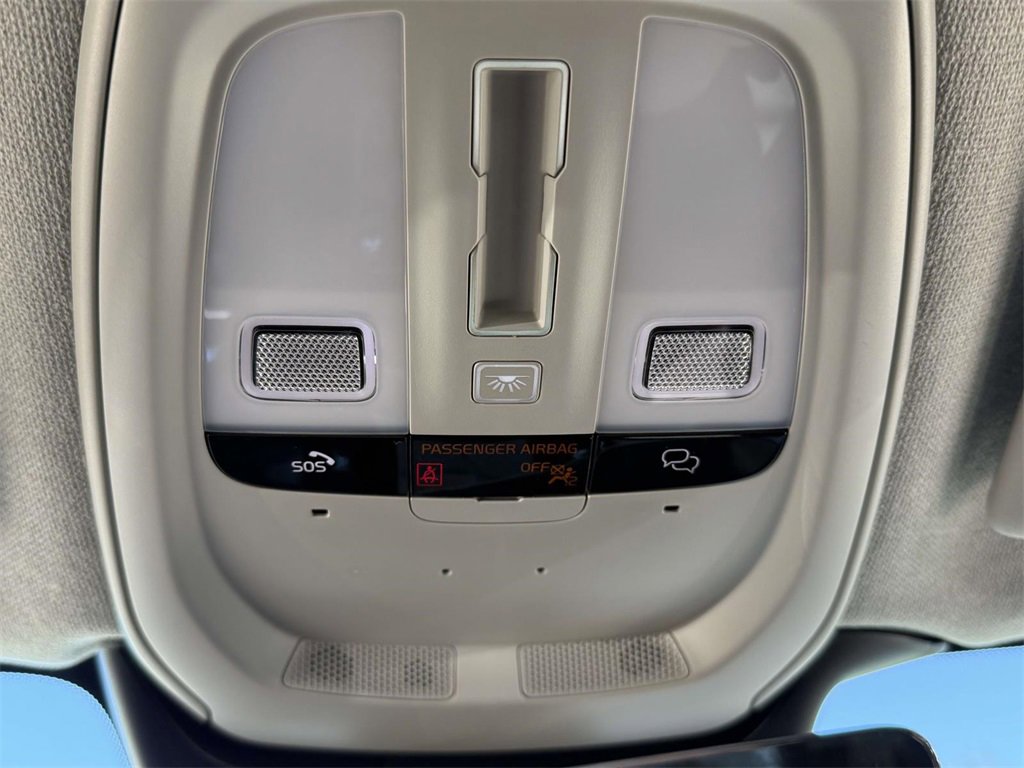 Used 2024 Volvo XC40 B5 Plus w/ Climate Package image 17