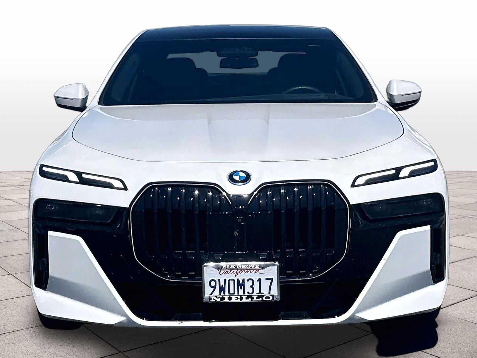 Used 2026 BMW 750e xDrive AWD/4WD image 2