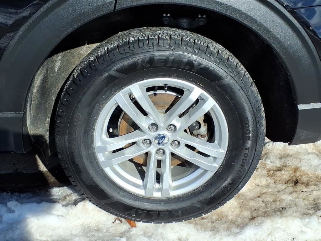 Used 2022 Ford Explorer XLT w/ Equipment Group 202A image 6