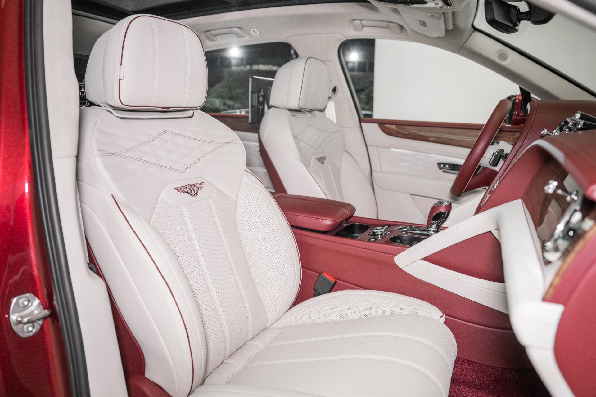 New 2025 Bentley Bentayga image 29