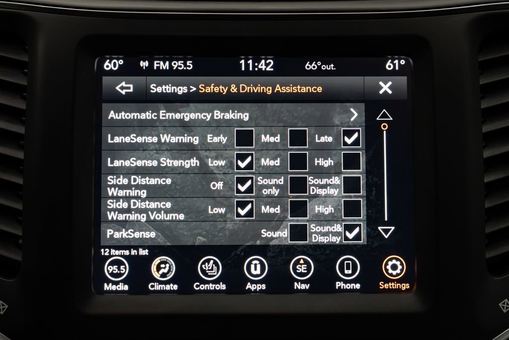 Used 2023 Jeep Cherokee Altitude Lux AWD/4WD image 18