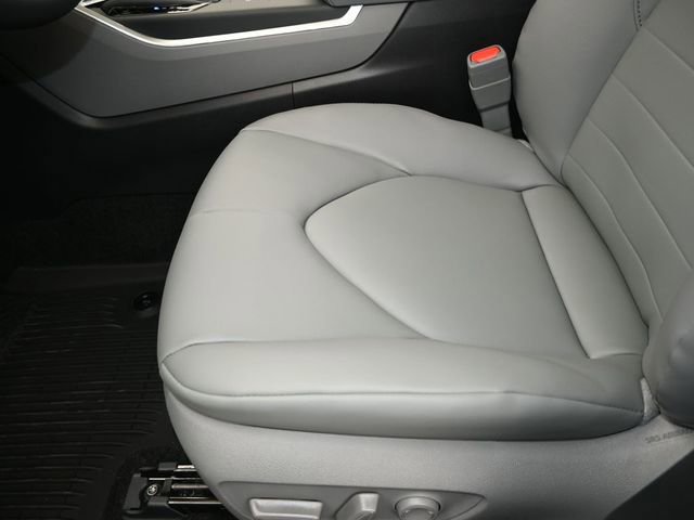 Used 2026 Toyota Highlander XLE image 11