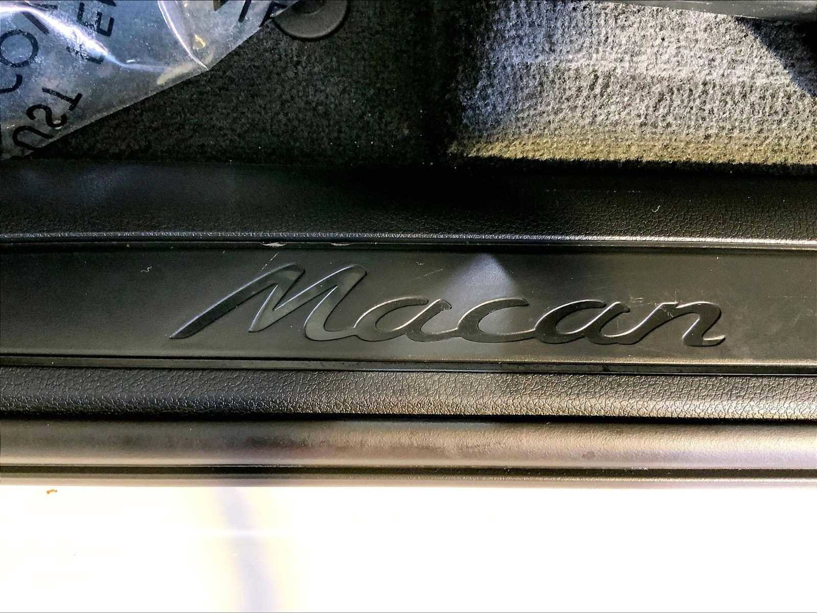 Certified 2026 Porsche Macan AWD/4WD image 19
