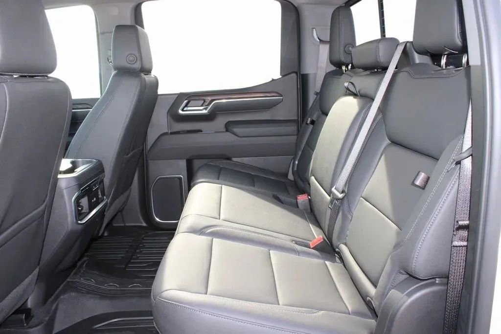 New 2026 GMC Sierra 1500 SLT image 24
