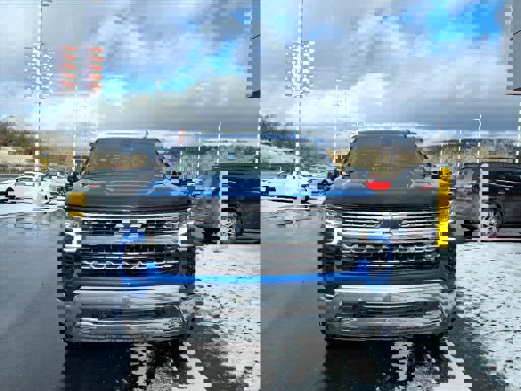 Used 2023 Chevrolet Silverado 1500 LTZ w/ LTZ Premium Package image 2