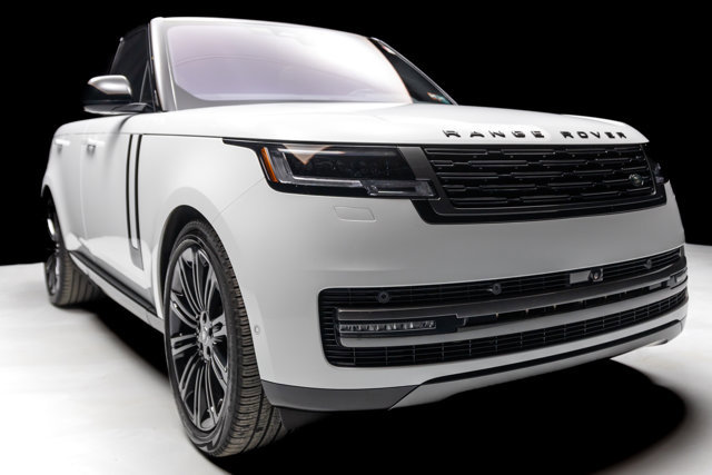 Used 2023 Land Rover Range Rover SE image 32