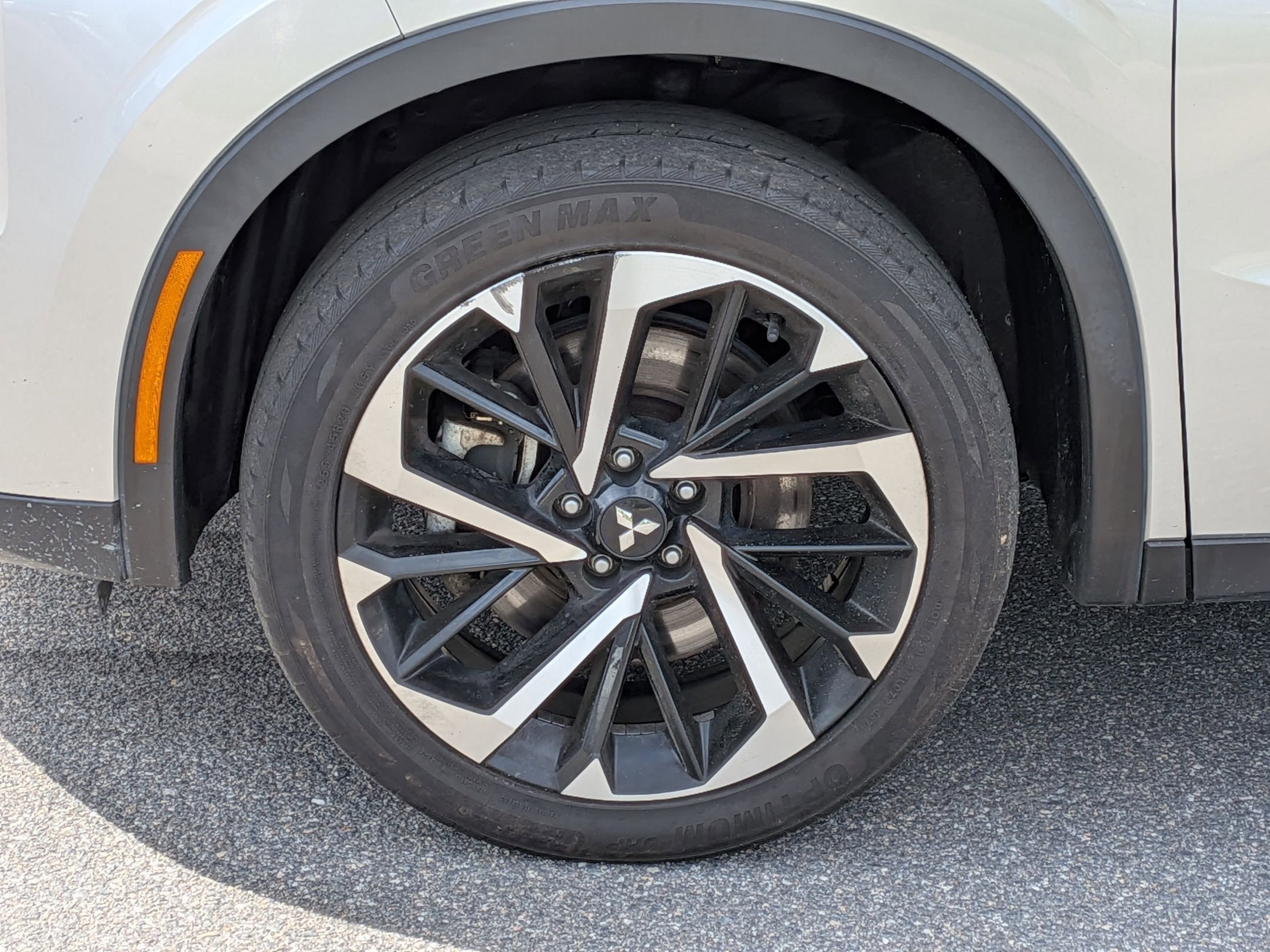 Used 2023 Mitsubishi Outlander SE image 10