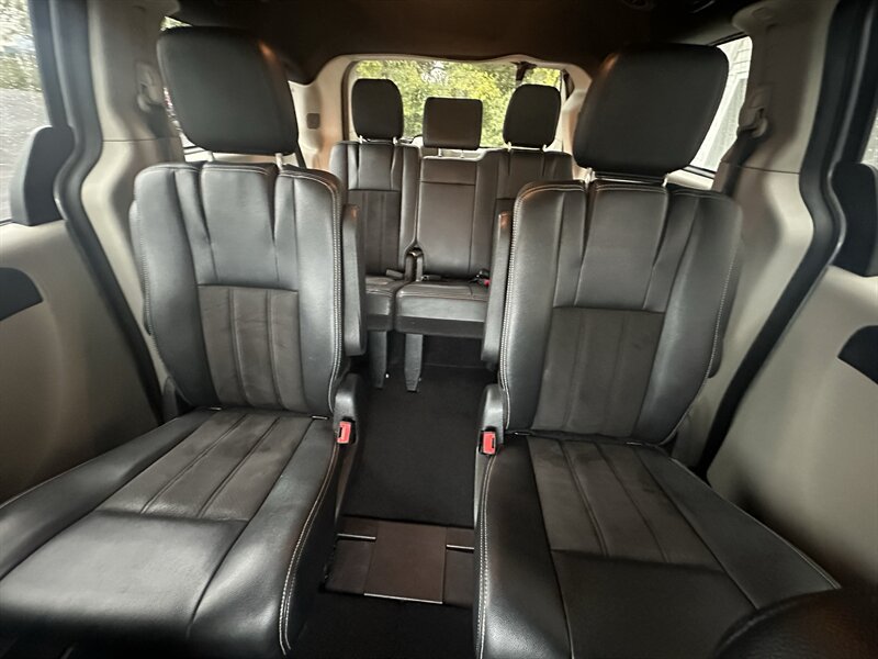 Used 2020 Dodge Grand Caravan SXT FWD image 17