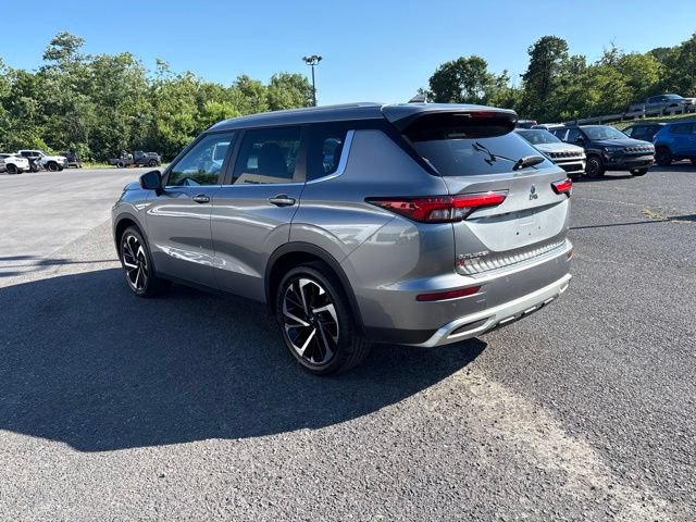 Used 2023 Mitsubishi Outlander SE AWD/4WD image 3