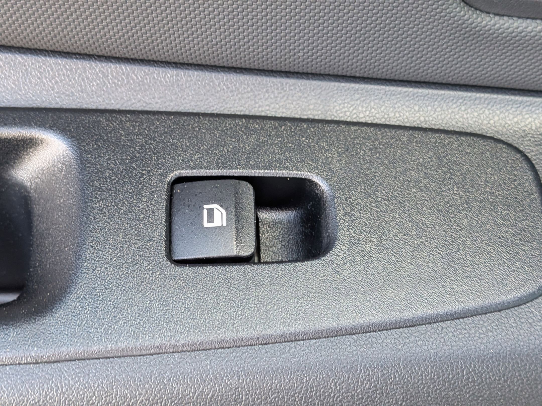 Used 2025 Hyundai Elantra Limited image 30