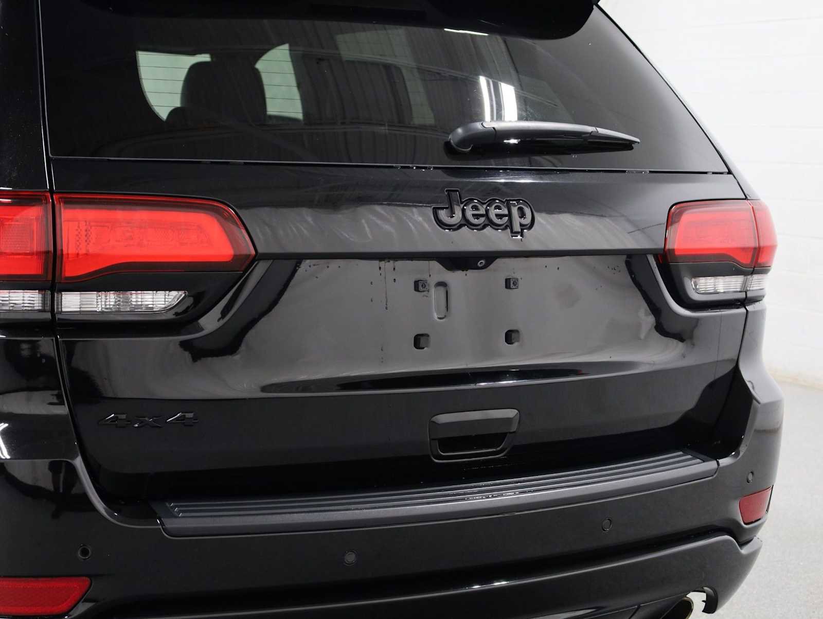 Used 2019 Jeep Grand Cherokee Altitude AWD/4WD image 8