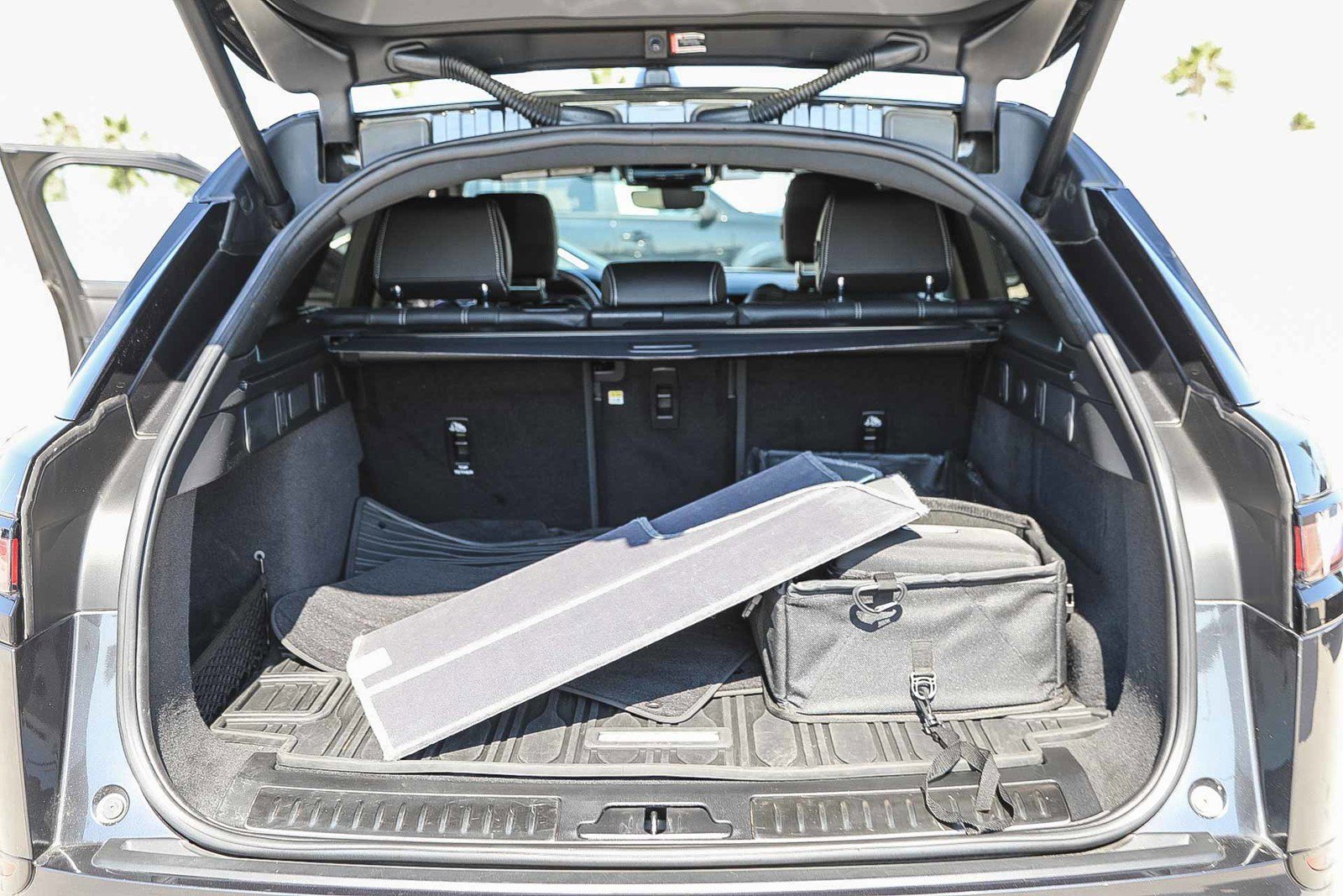 Used 2022 Land Rover Range Rover Velar R-Dynamic S image 25