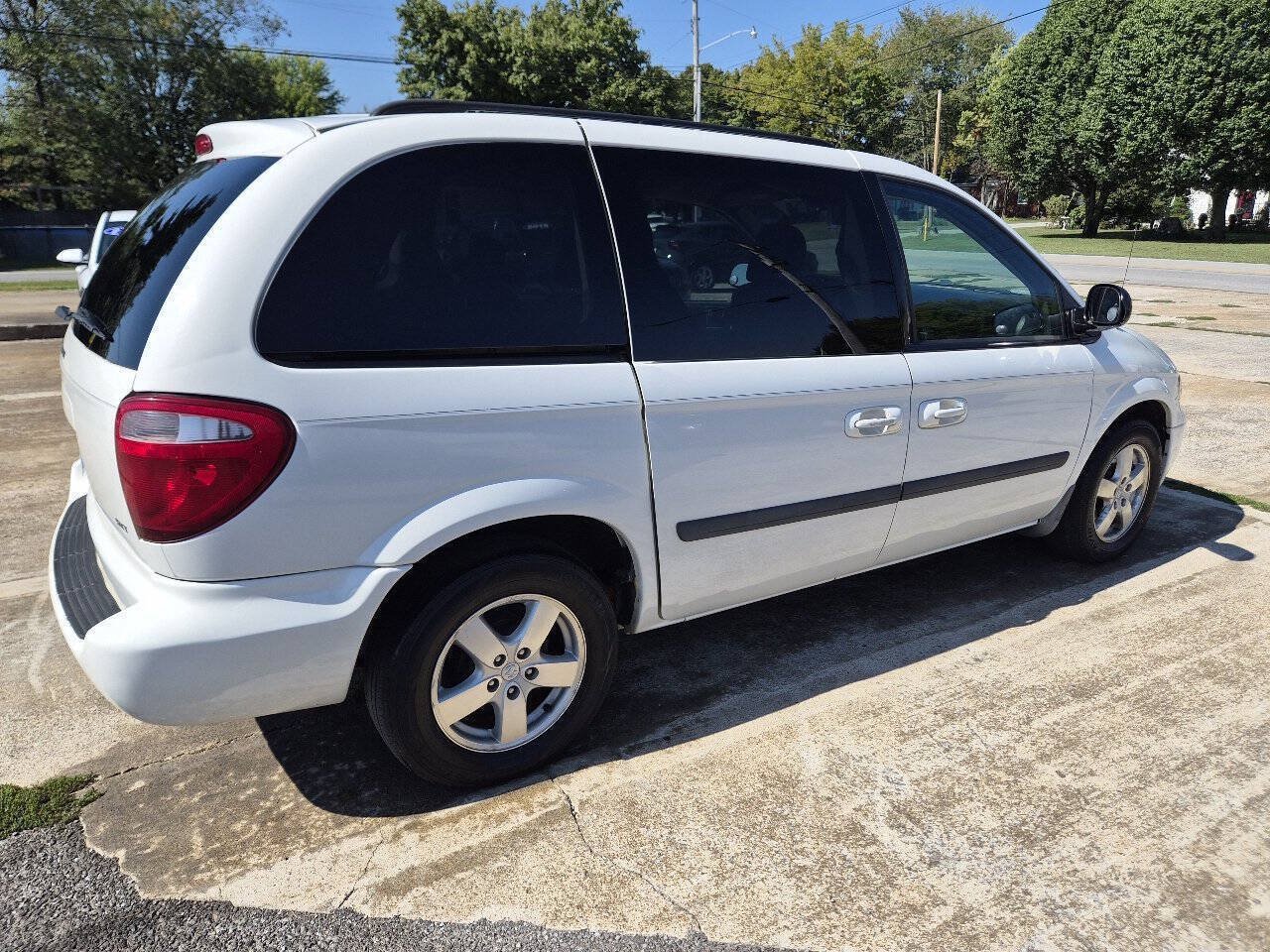 Used 2007 Dodge Caravan SXT w/ Popular Equipment Group I FWD image 7
