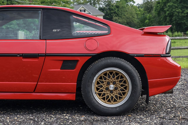 Used 1988 Pontiac Fiero GT RWD image 5