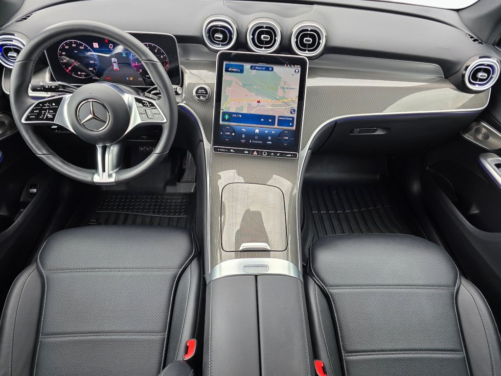 Used 2025 Mercedes-Benz GLC 300 4MATIC image 17
