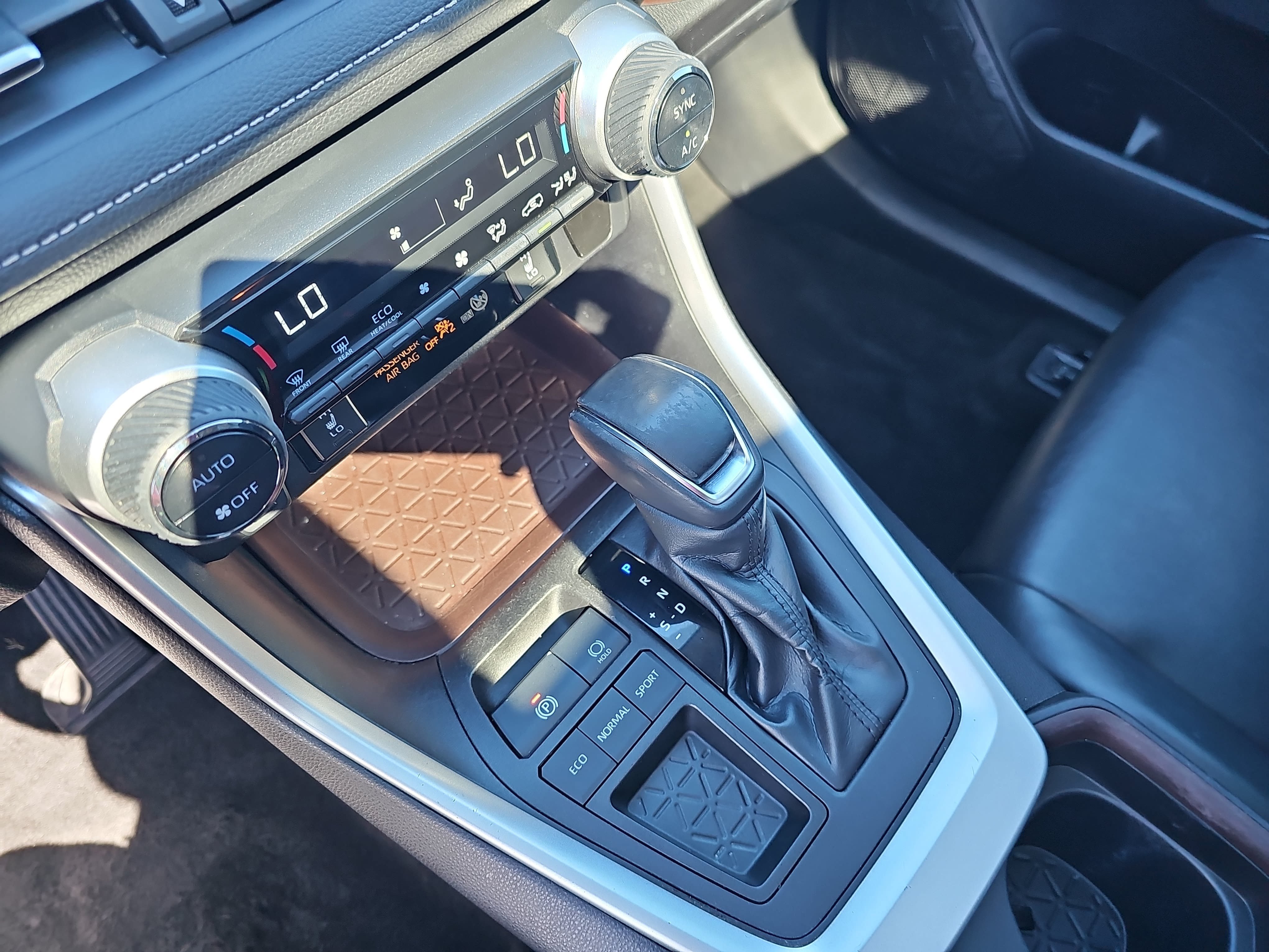 Used 2019 Toyota RAV4 Limited FWD image 26