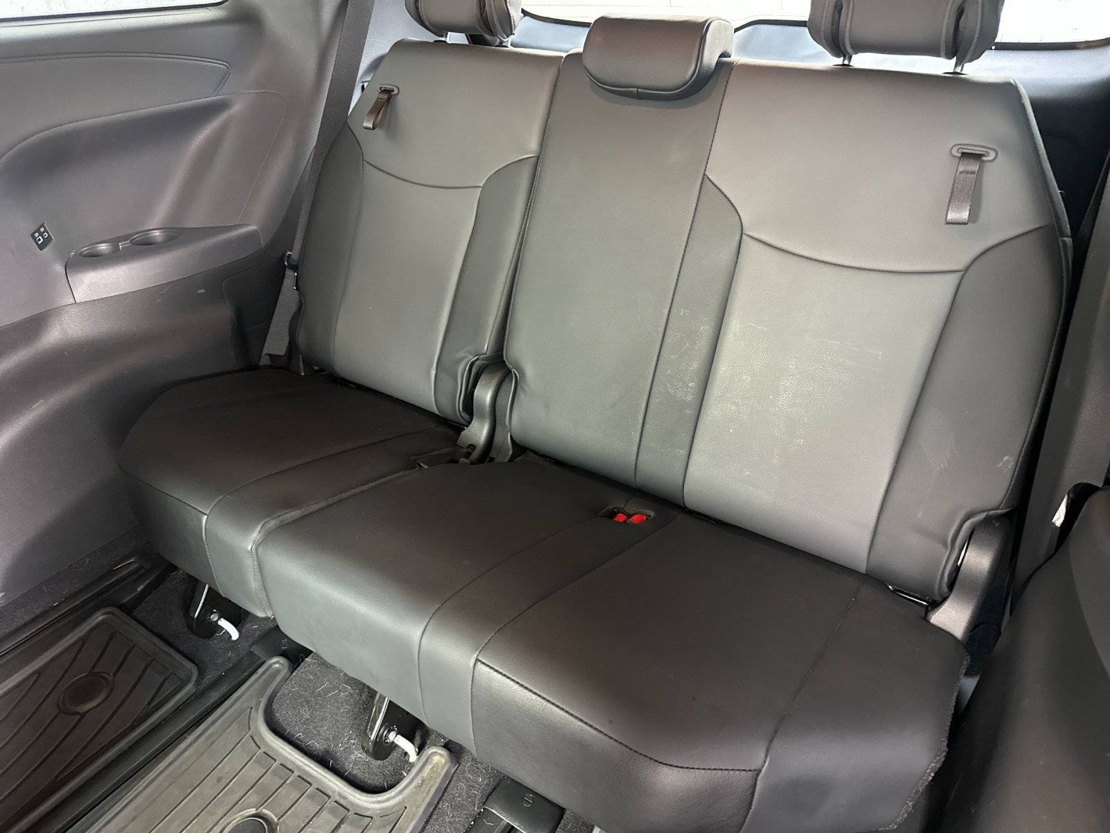 Used 2022 Toyota Sienna XSE image 14