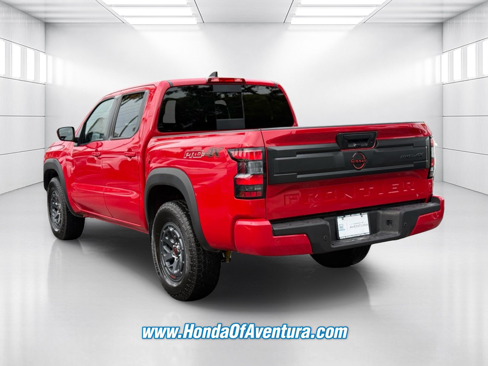 Used 2026 Nissan Frontier PRO-4X AWD/4WD image 4
