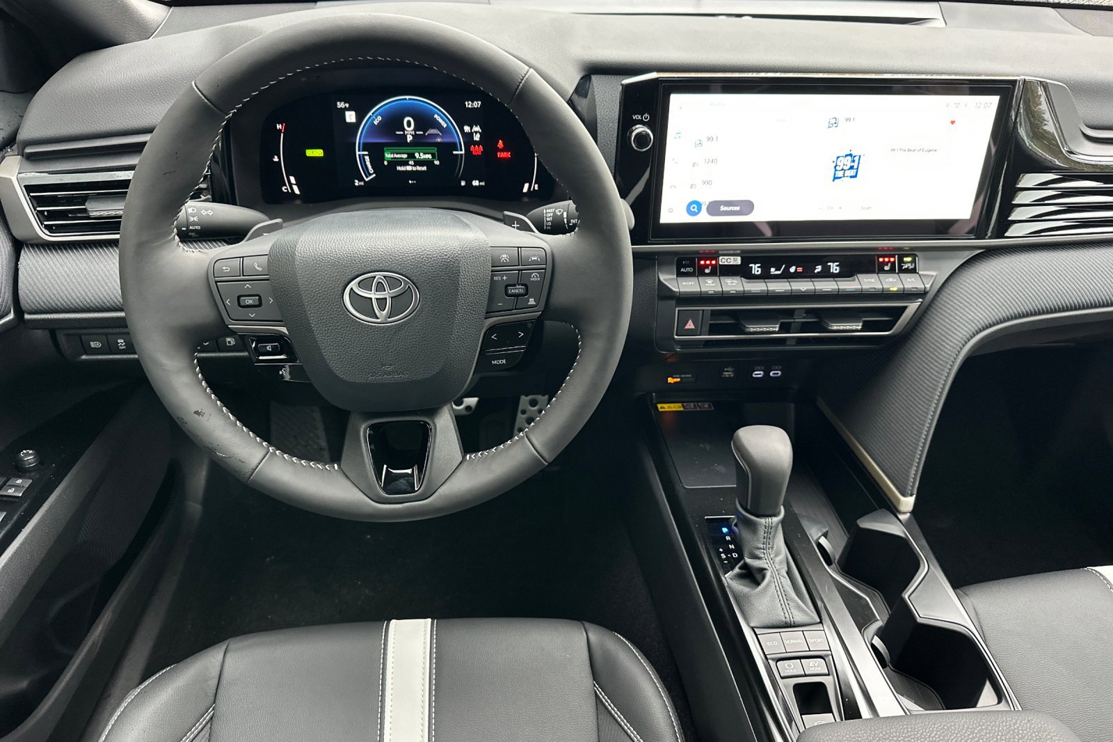 New 2026 Toyota Camry Hybrid w/ Multimedia Upgrade Package image 12