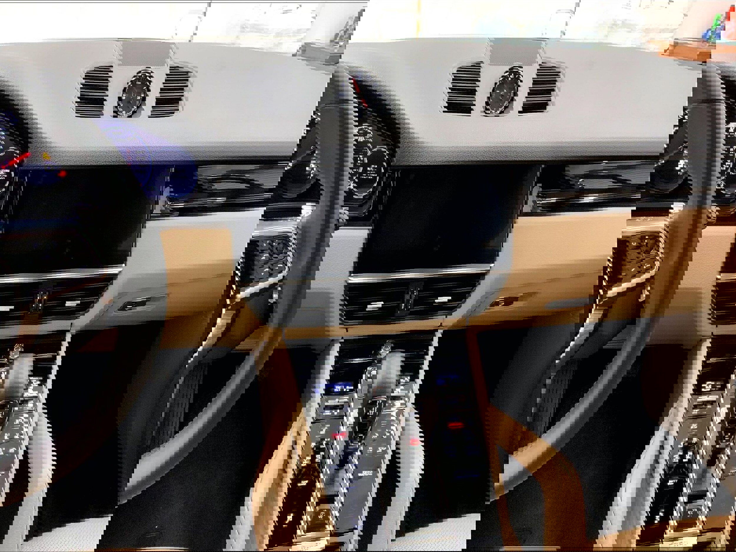 Used 2023 Porsche Cayenne Platinum Edition image 17