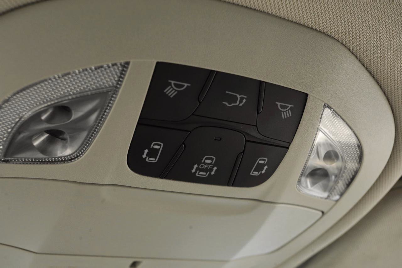 Used 2023 Chrysler Pacifica Touring-L image 20