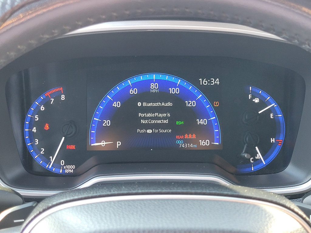 Used 2022 Toyota Corolla XSE FWD image 25