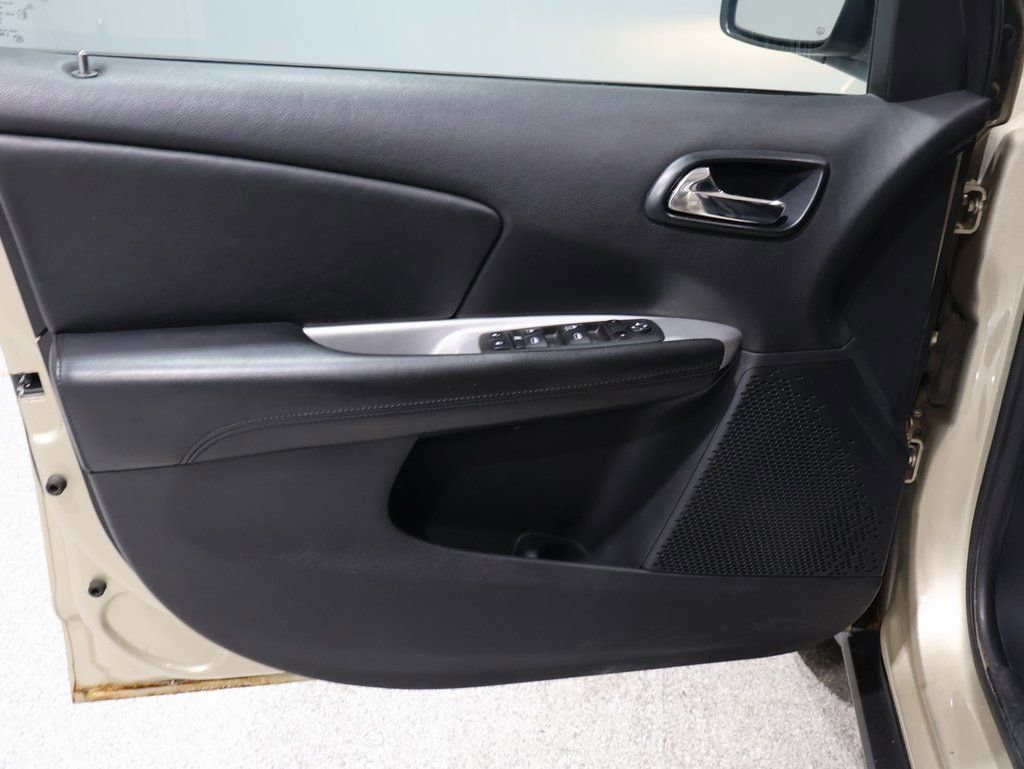 Used 2011 Dodge Journey Mainstreet w/ Flexible Seating Group image 15