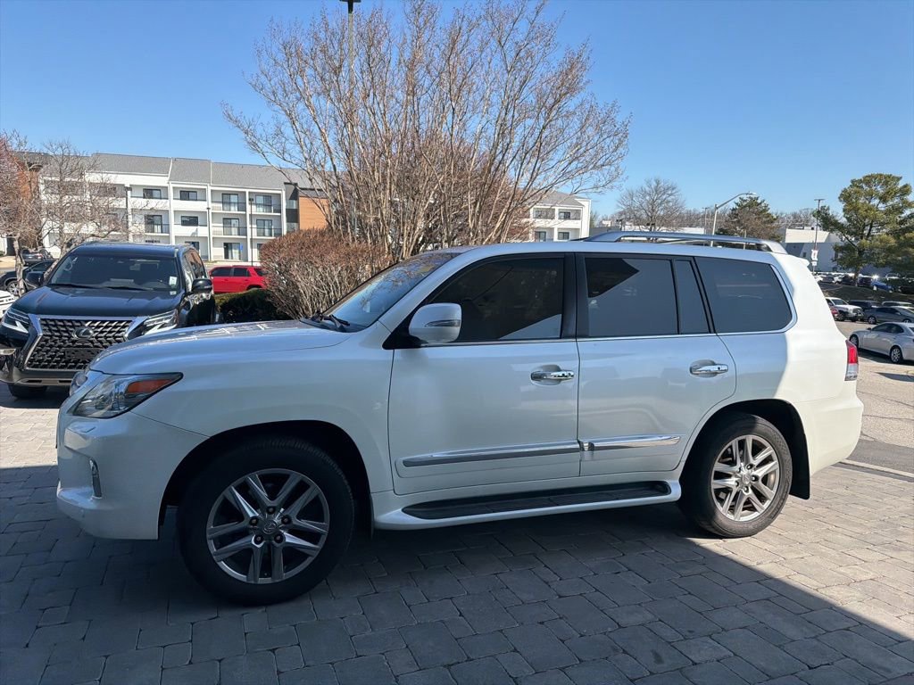 Used 2015 Lexus LX 570 4WD w/ Luxury Package image 23