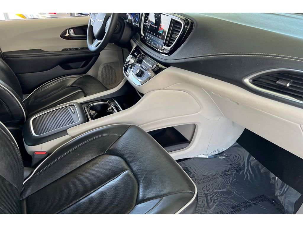 Used 2023 Chrysler Pacifica Limited image 19