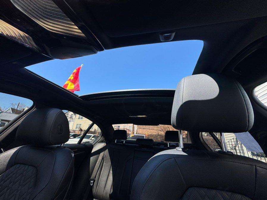 Used 2022 BMW 530i xDrive w/ Premium Package image 31