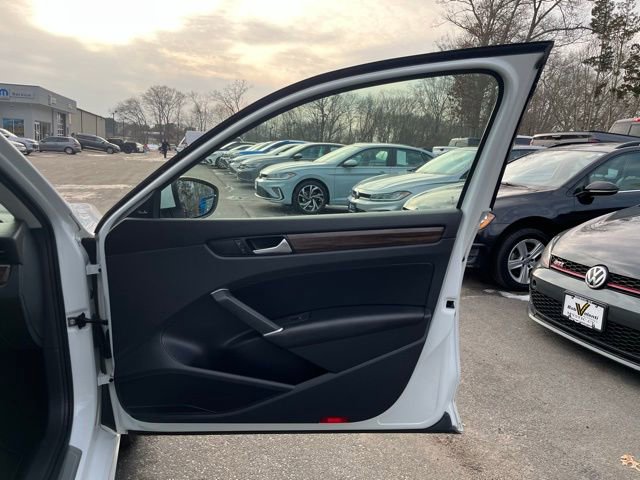 Certified 2020 Volkswagen Passat 2.0T SEL image 25