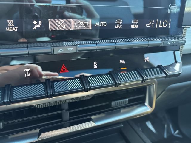 Certified 2024 GMC Hummer EV 3X w/ Omega Edition AWD/4WD image 32