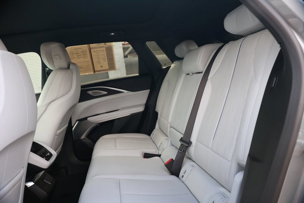 Used 2024 Cadillac Lyriq Sport AWD/4WD image 42