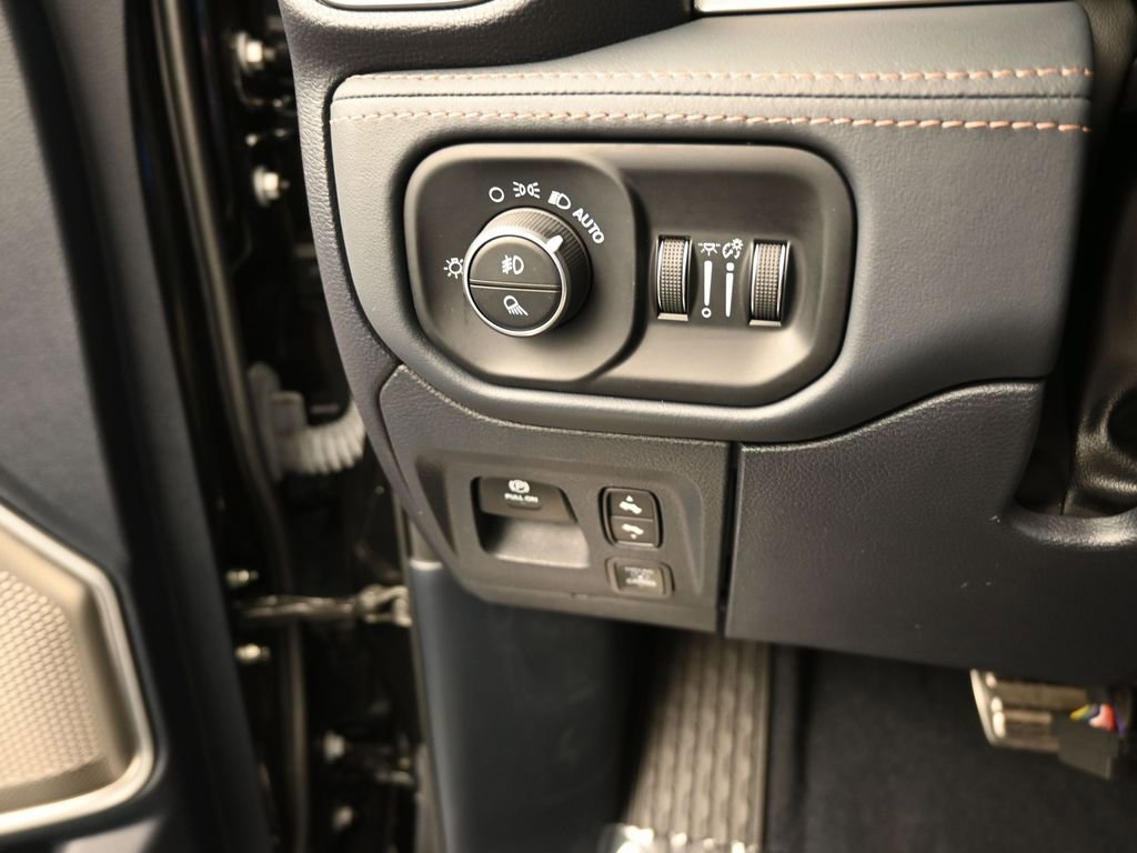 Used 2025 RAM 1500 Tungsten image 38