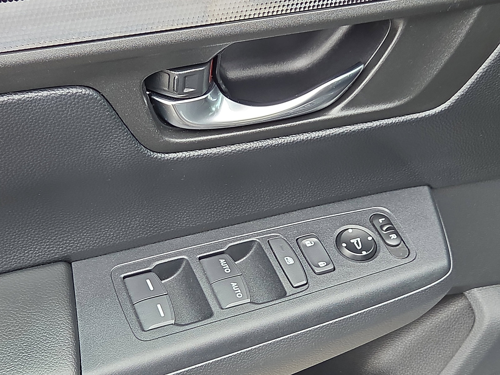Used 2025 Honda CR-V Sport image 13