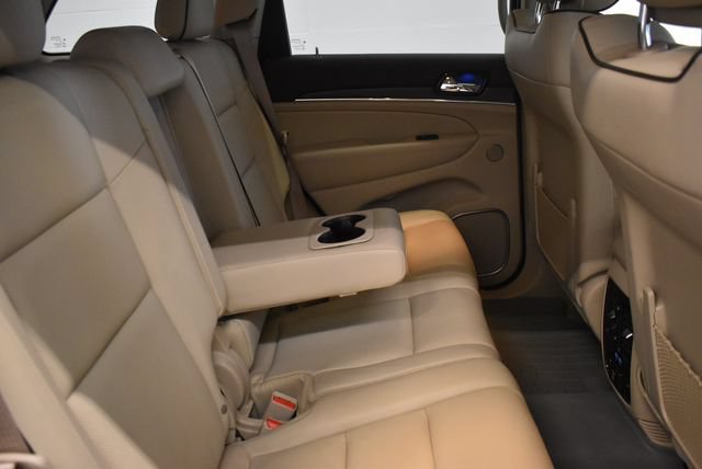 Used 2019 Jeep Grand Cherokee Overland AWD/4WD image 17