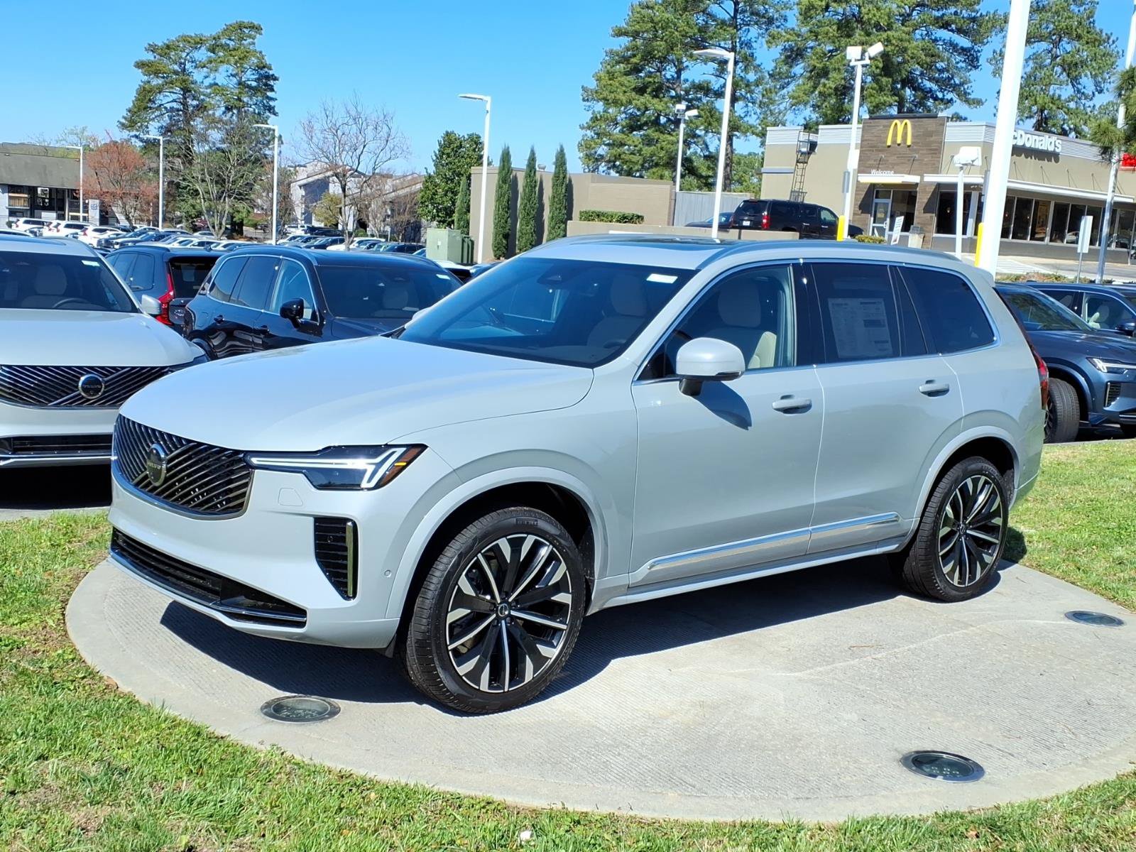 New 2026 Volvo XC90 B6 Plus w/ Protection Package Premier AWD/4WD image 3