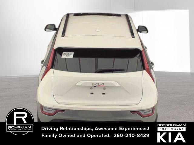 Certified 2025 Kia Niro Wave w/ Wave Preserve Package image 3