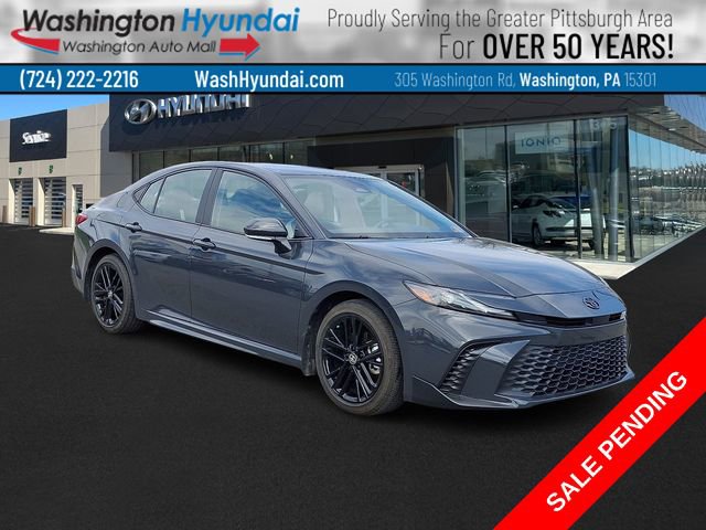 Used 2025 Toyota Camry SE image 1