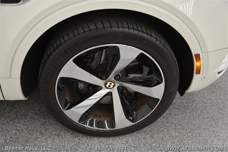 Used 2019 Bentley Bentayga AWD/4WD image 46