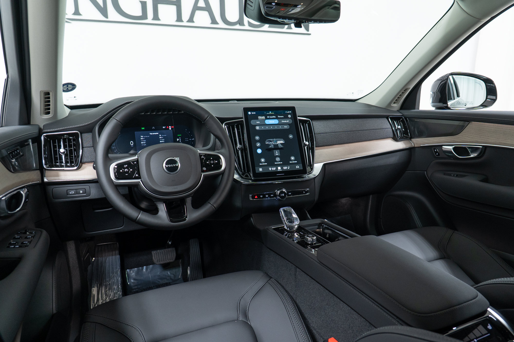 New 2026 Volvo XC90 T8 Plus w/ Protection Package Premier AWD/4WD image 16