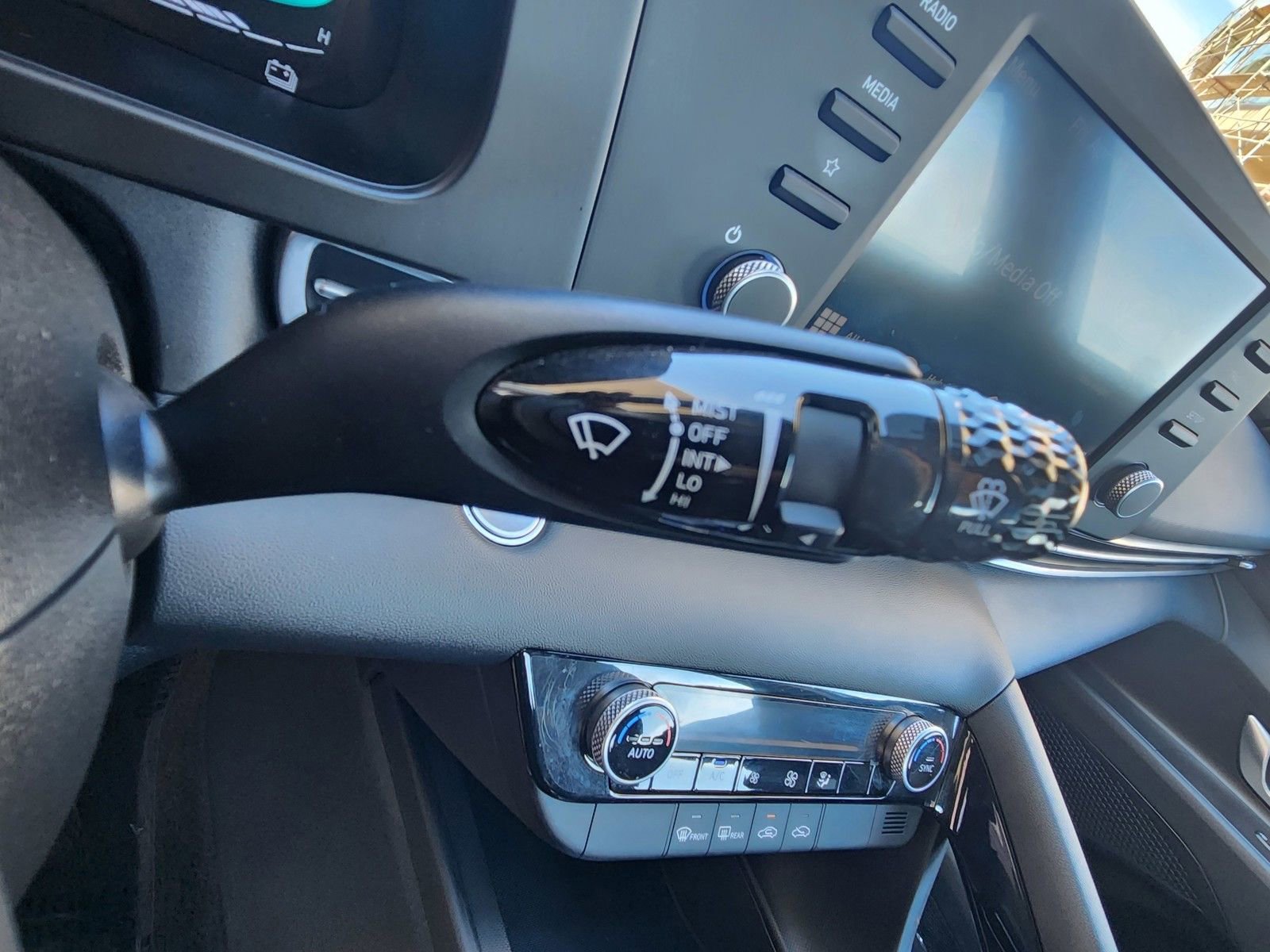 Certified 2025 Hyundai Elantra Hybrid FWD image 15