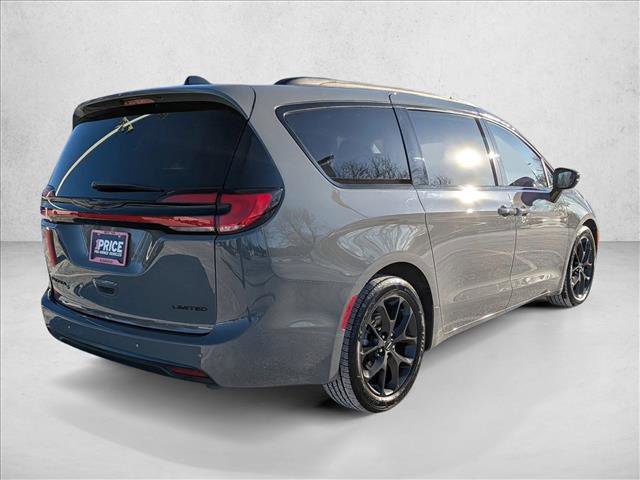 Used 2025 Chrysler Pacifica Limited FWD image 5